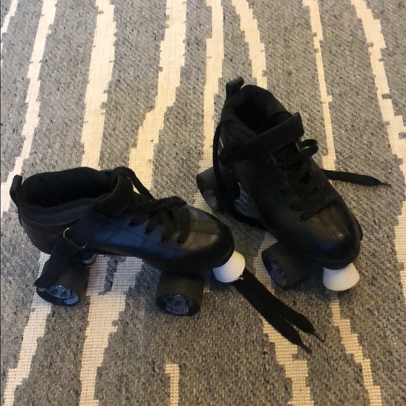 Chicago Size US Men’s 5 skates with pads - Picture 1 of 6